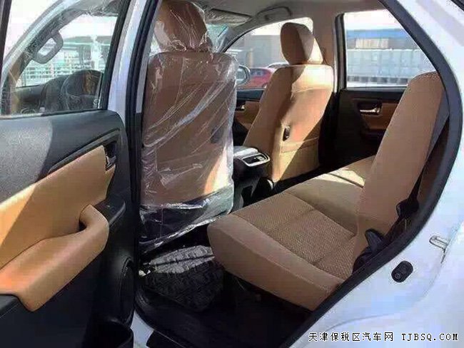 2016款平行进口丰田穿越者2.7L中东版 七座现车33.8万