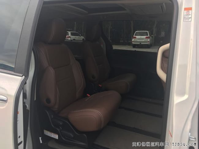2017款丰田塞纳3.5L四驱顶配版 双天窗/七座现车55.8万