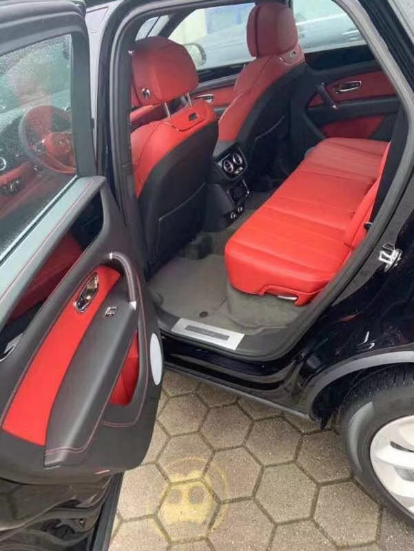 20款宾利添越港口现车钜惠 保税区最低仅售249万