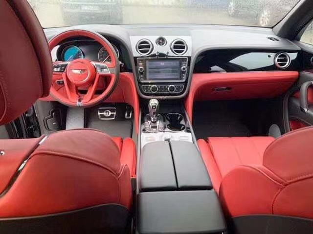 20款宾利添越港口现车钜惠 保税区最低仅售249万