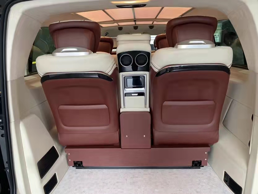 2021款奔驰 威霆商务7座 天津港保税区现车随时提