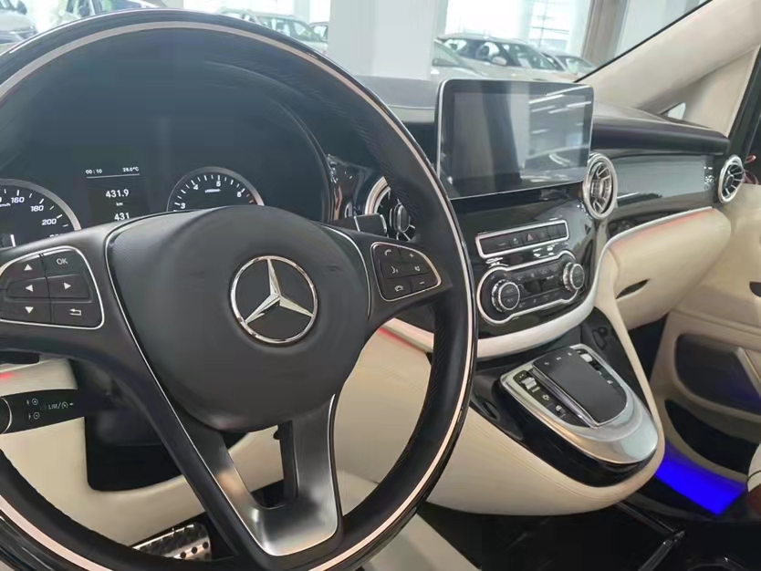 2021款奔驰 威霆商务7座 天津港保税区现车随时提