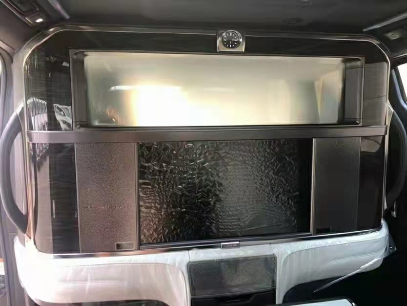 雷克萨斯LM300 21款 2.5 油电混动 四座 天津港现车批发价