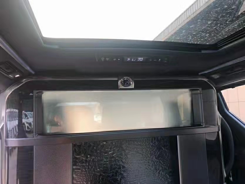 雷克萨斯LM300 21款 2.5 油电混动 四座 天津港现车批发价