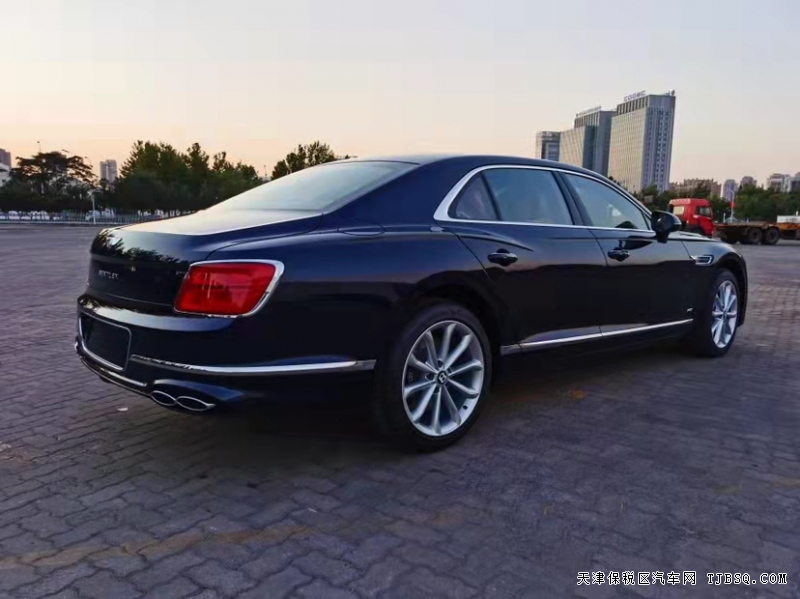 微信图片_20211025150839.jpg 21款宾利飞驰 V8 本月享全年最优惠价格提车