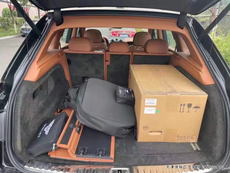  20款宾利添越油混3.0T 国六特惠价 可分期购