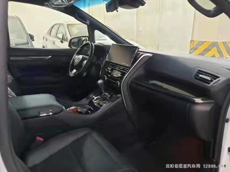 20款雷克萨斯LM350  港口现车优惠秒杀中
