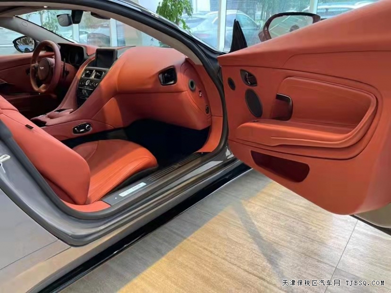 微信图片_20211104133725.jpg 20款阿斯顿·马丁DB11 年终大促购车豪礼相送