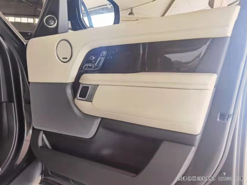 21款路虎揽胜行政黑曜版  港口秋季特价让利