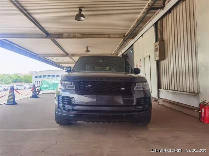 21款路虎揽胜行政黑曜版  港口秋季特价让利