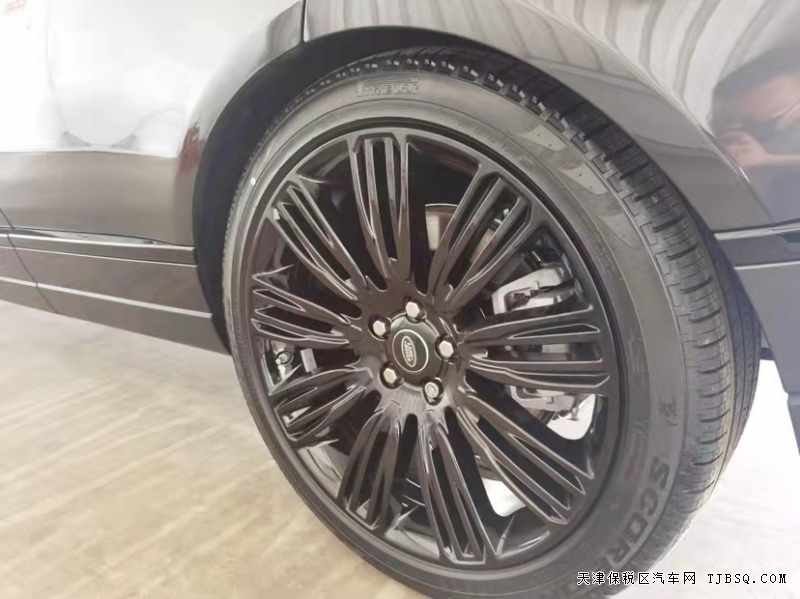 21款路虎揽胜行政黑曜版  港口秋季特价让利