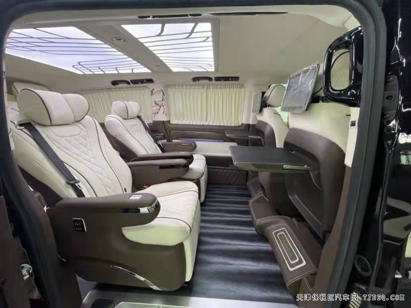 2021款奔驰威霆  升级8座商旅豪华专用车