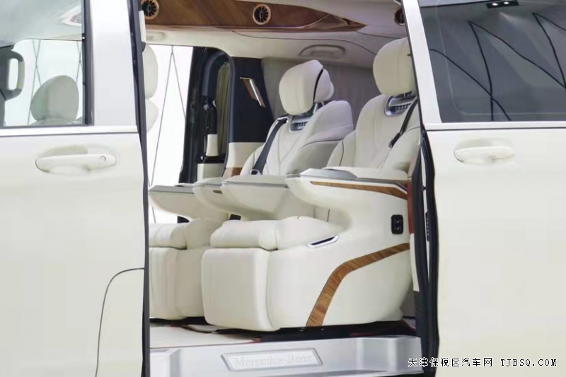 微信图片_20211115132434.jpg 奔驰威霆 升级高顶双门豪华商务车
