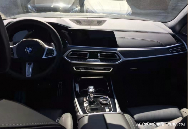 21款加版宝马X7暗影版 豪华配置最新报价行情
