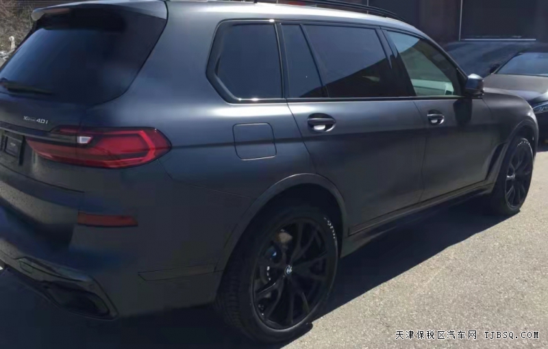 21款加版宝马X7暗影版 豪华配置最新报价行情