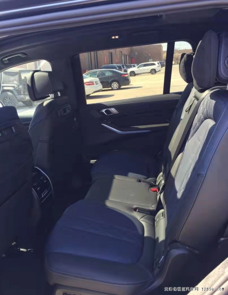 21款加版宝马X7暗影版 豪华配置最新报价行情