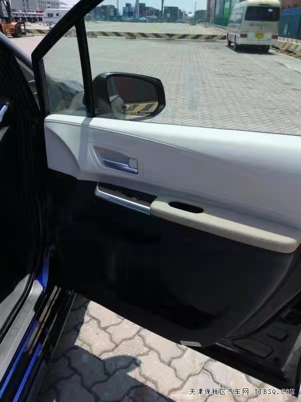 21款丰田塞纳2.5L两驱XLE 清仓钜惠十一月40余万元 