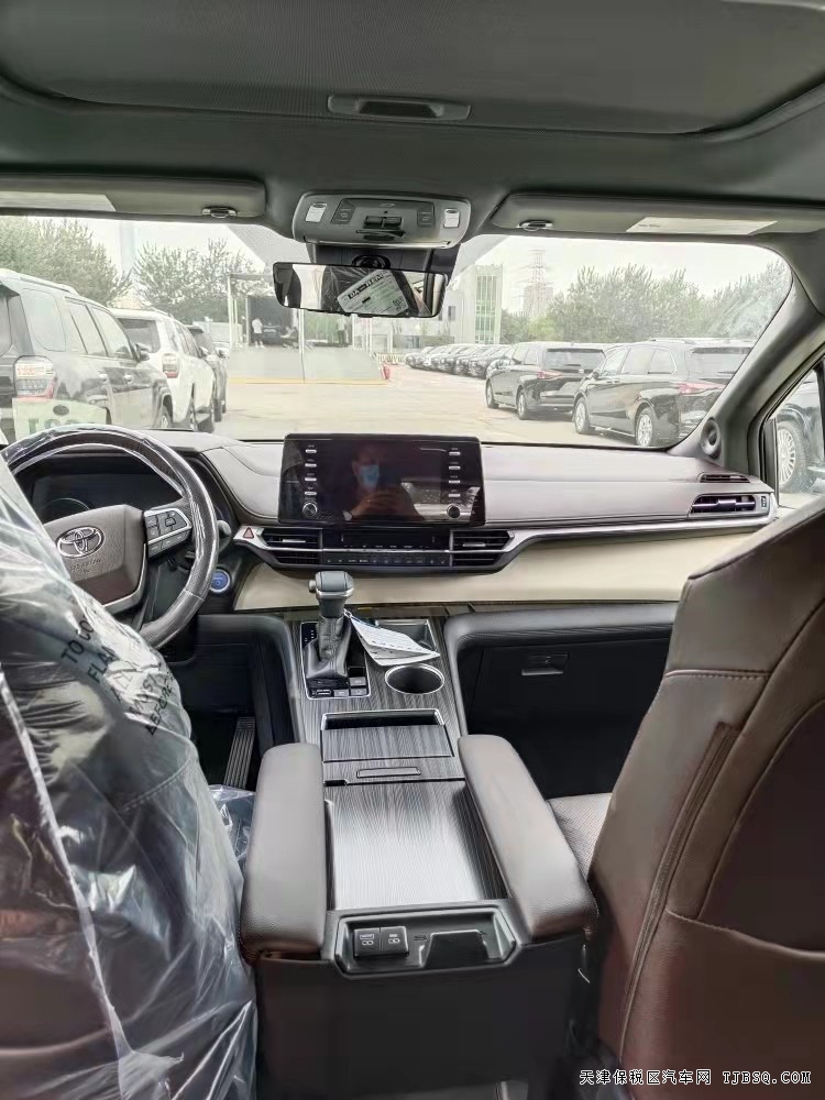 21款丰田塞纳2.5L油电混合四驱白金版  特惠来袭