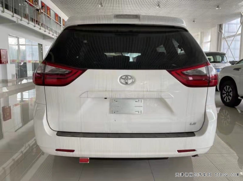 墨版丰田塞纳3.5L两驱LE 8座  天津港现车47万秒杀