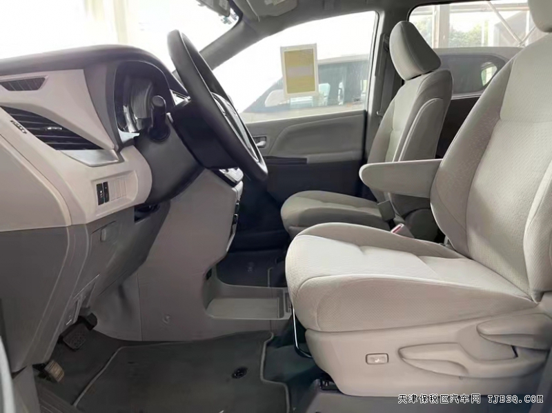 墨版丰田塞纳3.5L两驱LE 8座  天津港现车47万秒杀