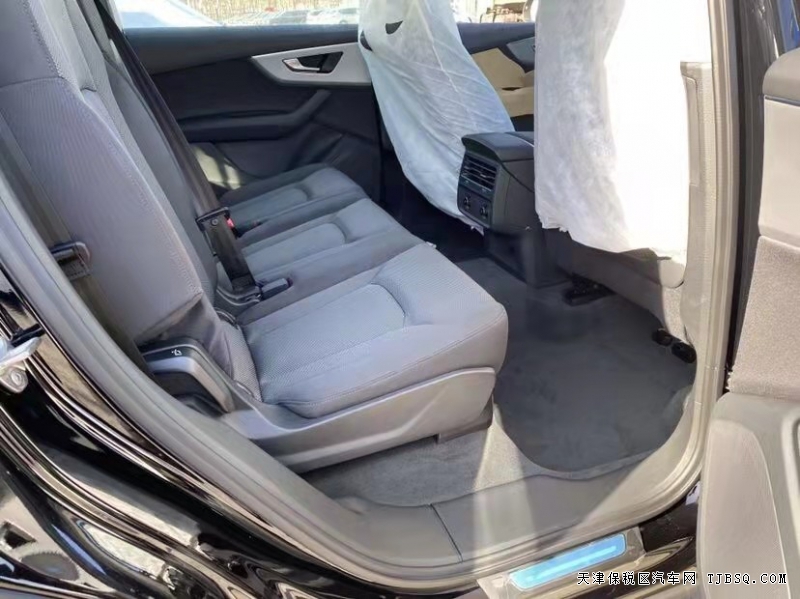 进口奥迪Q7  2.0T标准  清仓60万处理