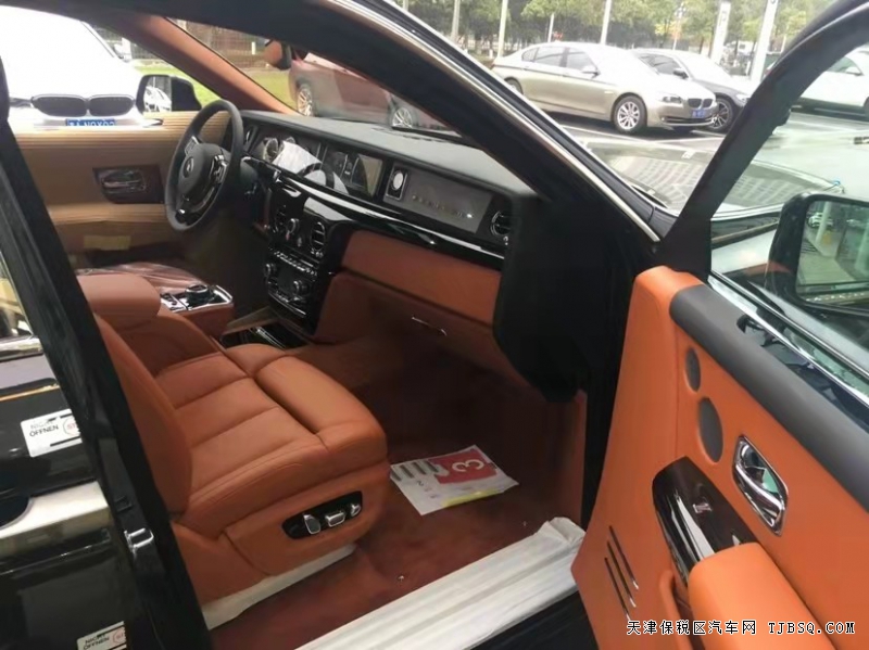 劳斯莱斯幻影加长版  奢华感毋庸置疑