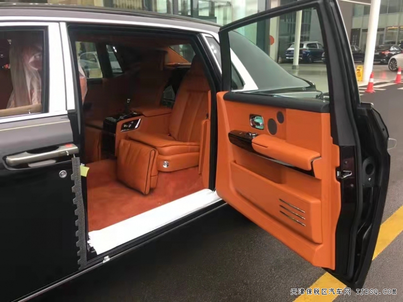 劳斯莱斯幻影加长版  奢华感毋庸置疑