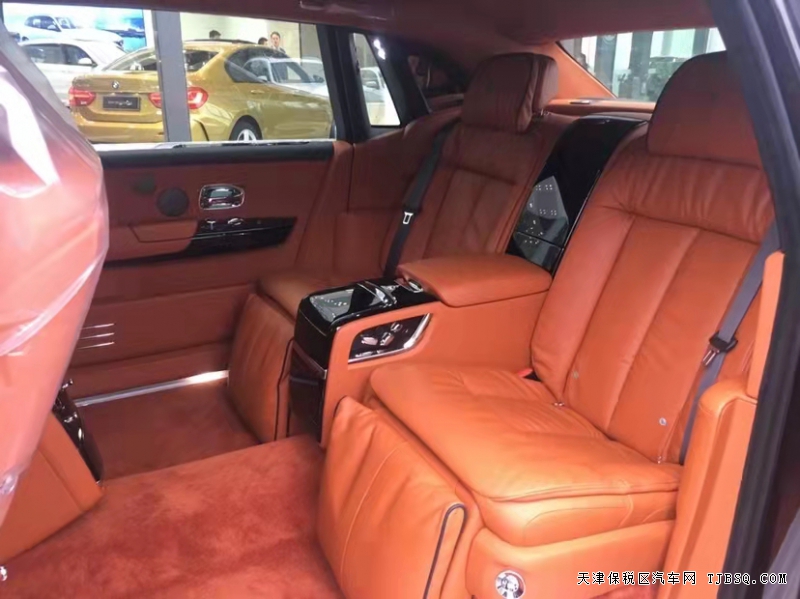 劳斯莱斯幻影加长版  奢华感毋庸置疑