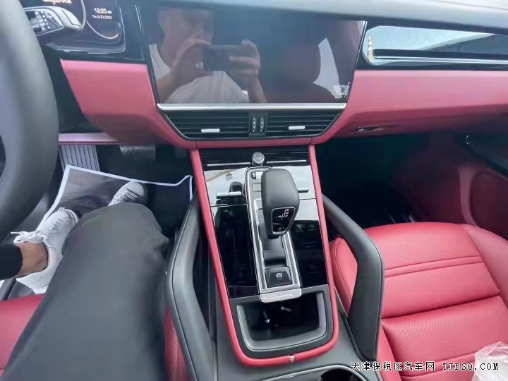 2021款保时捷卡宴  年底钜惠送豪礼