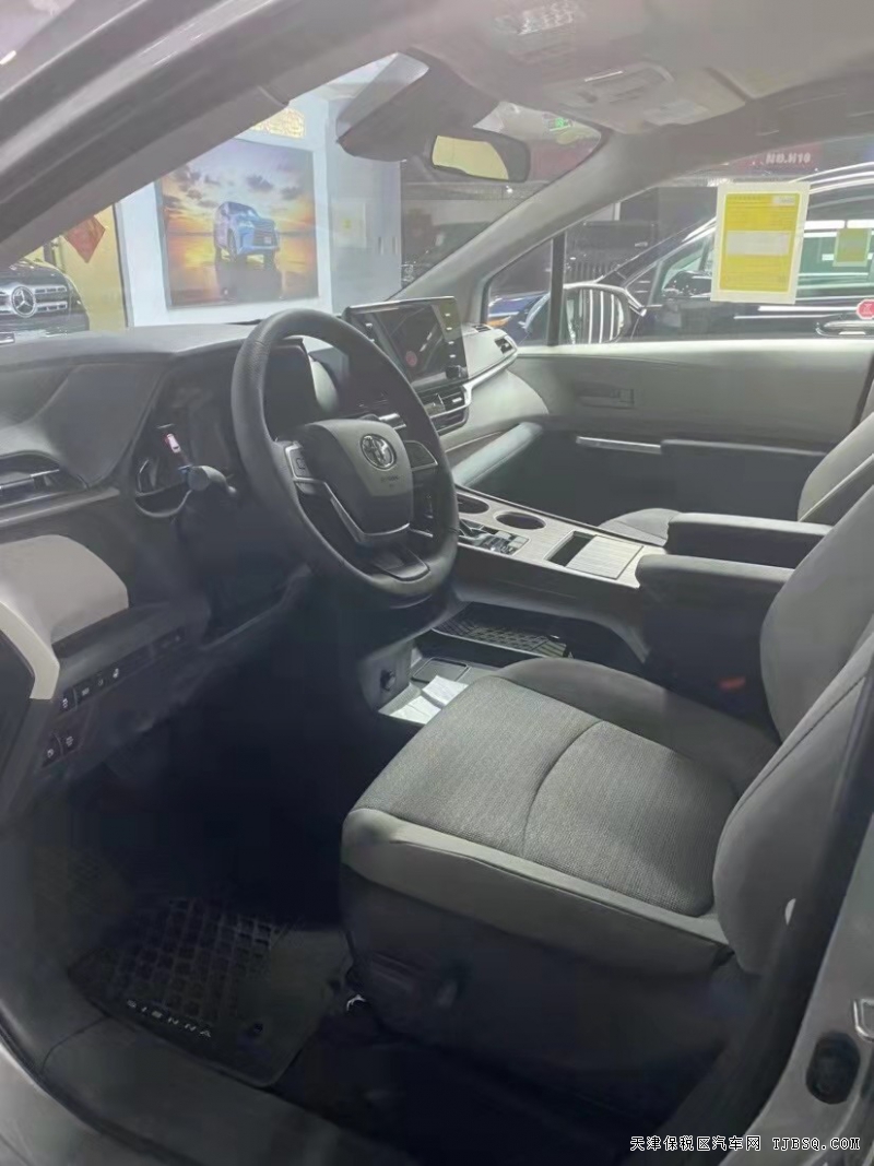 2021款丰田塞纳 2.5L油电混合  现车秒杀43万