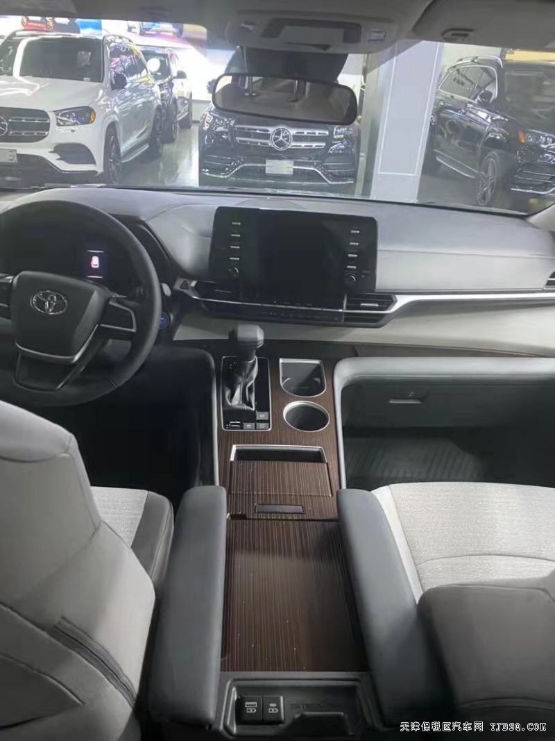 2021款丰田塞纳 2.5L油电混合  现车秒杀43万