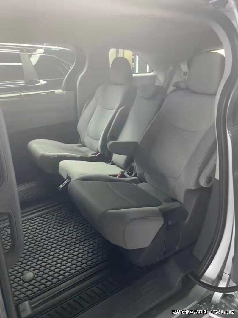 2021款丰田塞纳 2.5L油电混合  现车秒杀43万