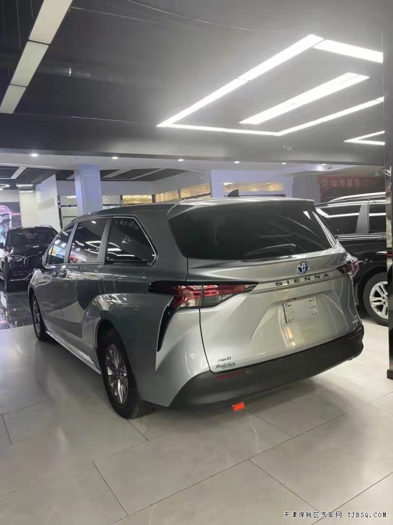 2021款丰田塞纳 2.5L油电混合  现车秒杀43万