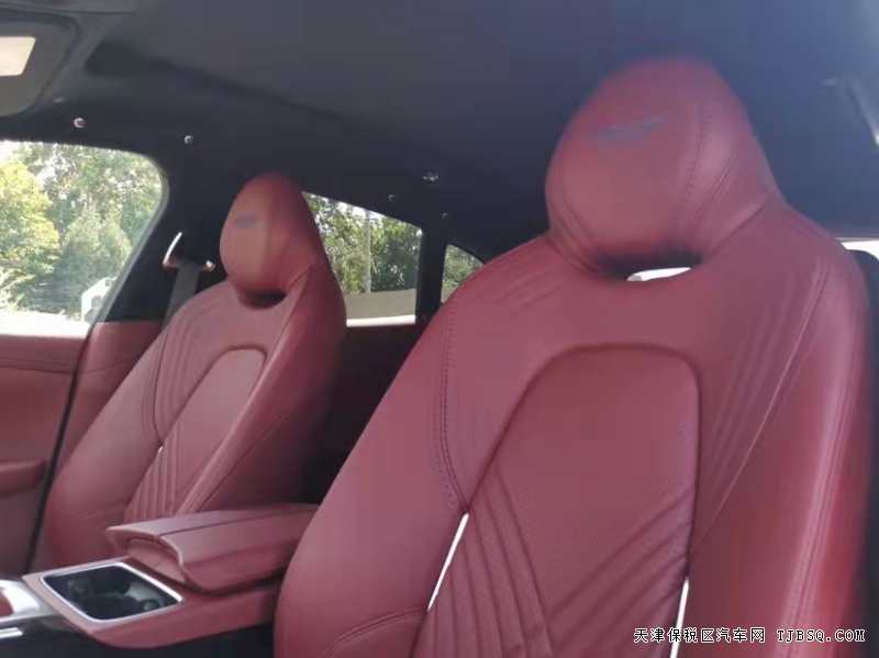 微信图片_20211203152141.jpg 22款 阿斯顿·马丁DBX 一见倾心 优雅首秀