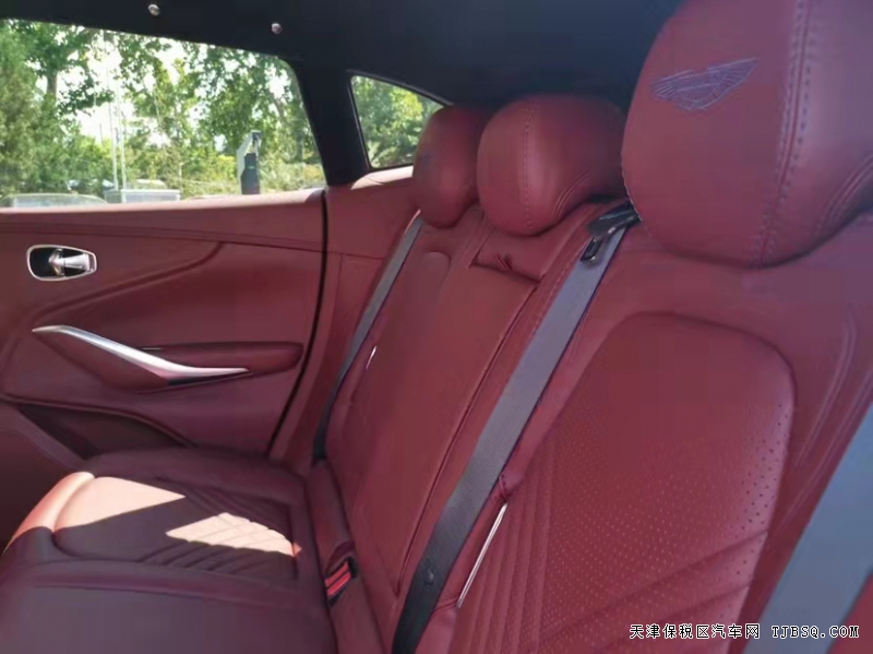 微信图片_20211203152144.jpg 22款 阿斯顿·马丁DBX 一见倾心 优雅首秀