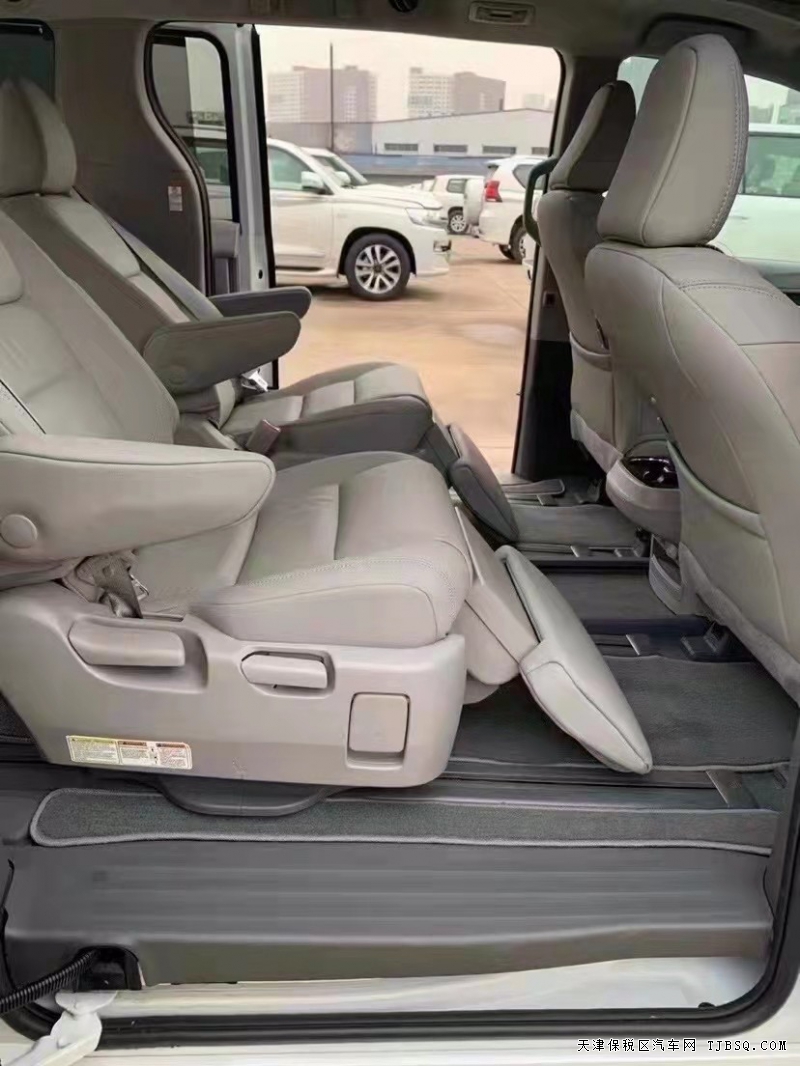 20款 丰田塞纳3.5L七座两驱真皮座椅  津港大降价