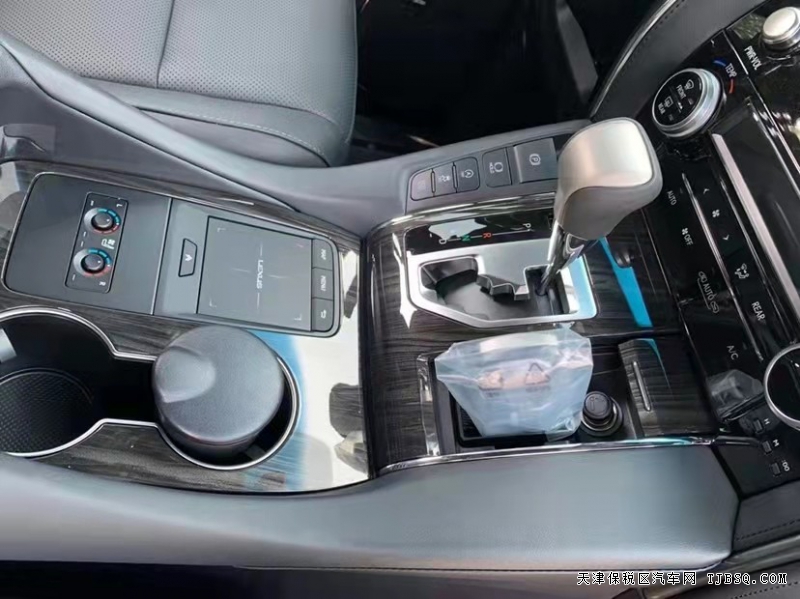 20款雷克萨斯LM350 七座 国六现车价格