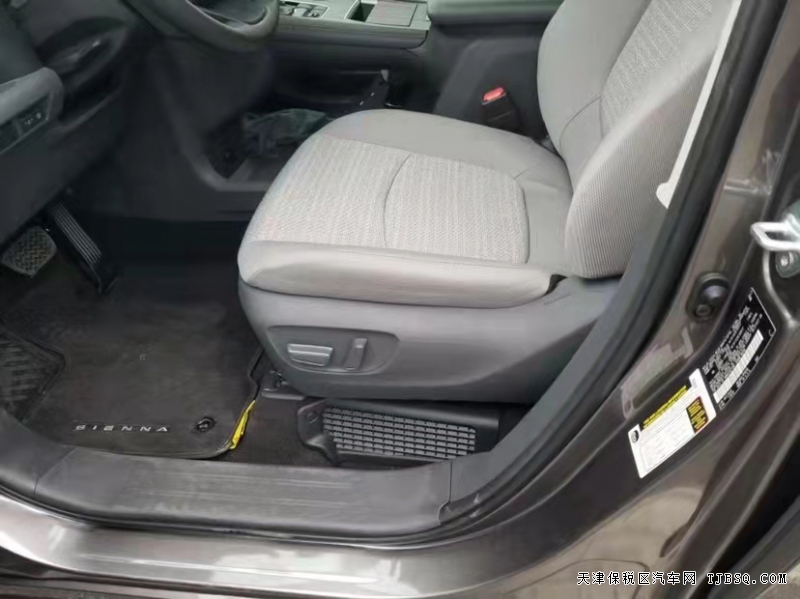 21款丰田塞纳 油电混合 港口大降价39万甩