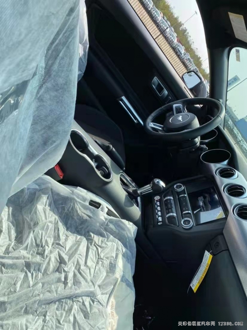 20款福特野马  港口现车大放价30万甩