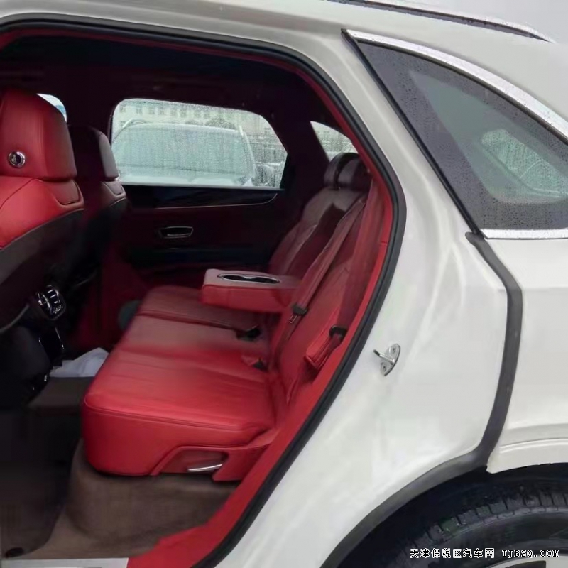 21款宾利添越 4.0T 五座   清仓价格 超值优惠 