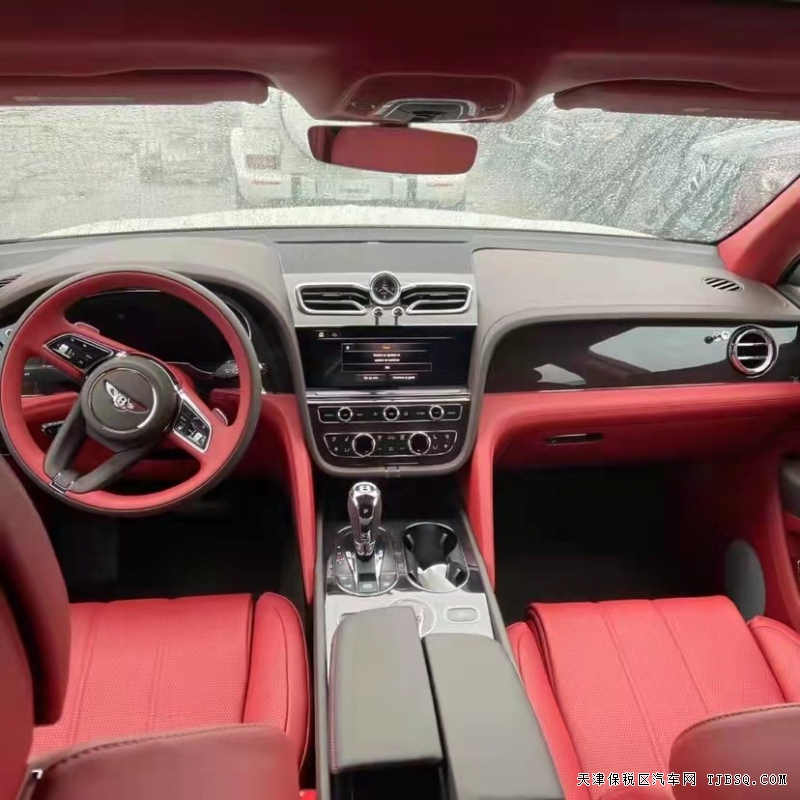 21款宾利添越 4.0T 五座   清仓价格 超值优惠 