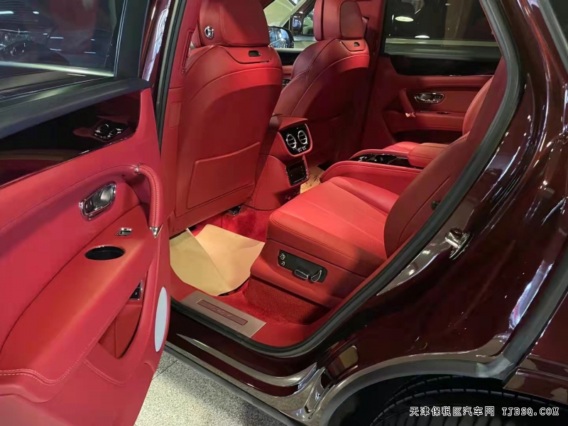 20款 欧版 宾利添越 3.0T 四座 插电混动 天津港口特价270万