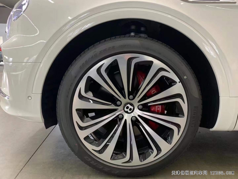 21款宾利添越v8汽油4.0五座330万