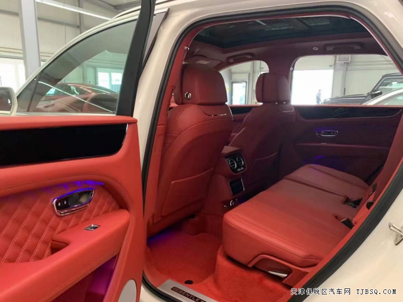 21款宾利添越v8汽油4.0五座330万