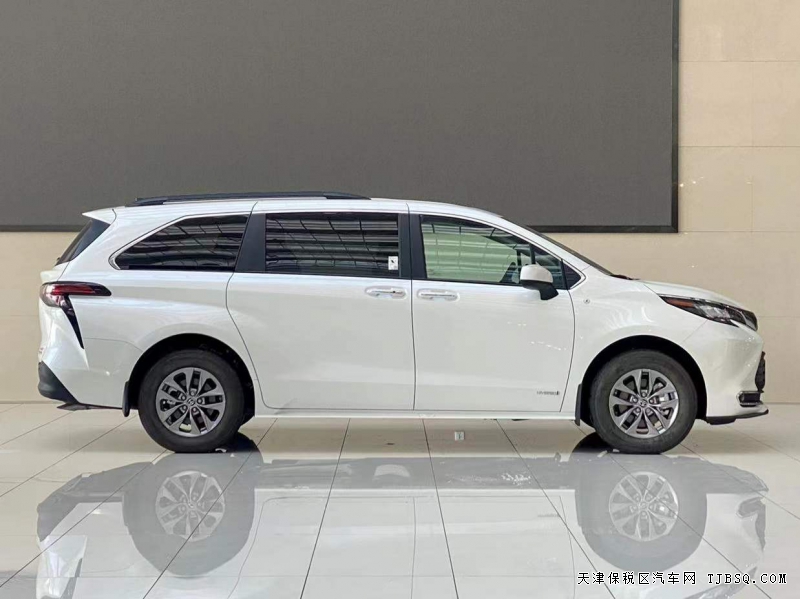 丰田2.5塞纳 油电混合四驱年底特惠