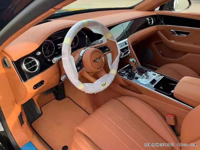 2022款宾利飞驰4.0T 城市包/舒适包/全景现车342万