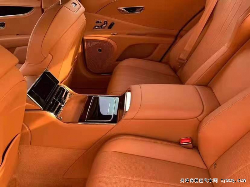 2022款宾利飞驰4.0T 城市包/舒适包/全景现车342万