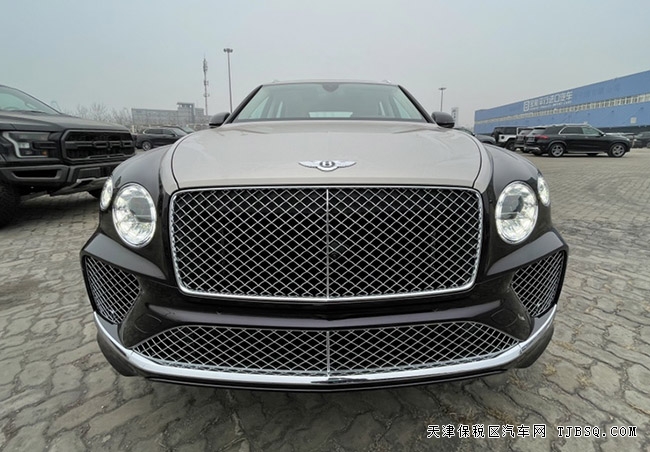 2021款宾利添越4.0T美规版 双色车漆/22轮现车377万