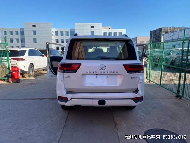 22款酷路泽3500 港口开启火爆预售特价103万