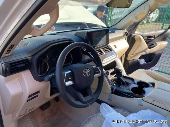 22款酷路泽3500 港口开启火爆预售特价103万